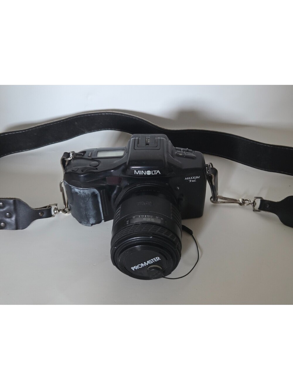 Minolta Maxxum 7xi 35mm SLR Film Camera with Sigma 70–210mm Zoom Lens